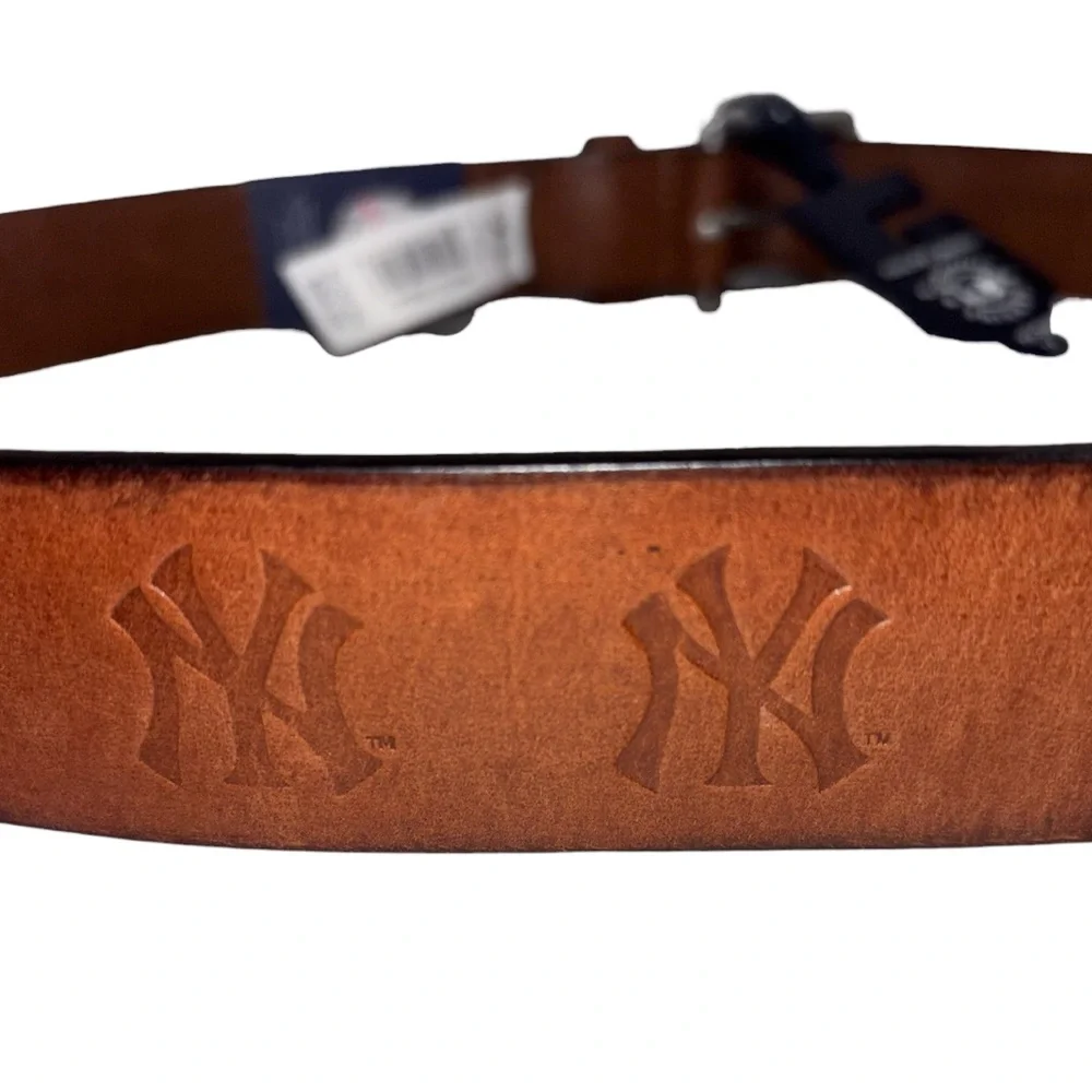 New York Yankees Brown Leather Belt Logo Embossed Size XL Officially Licensed